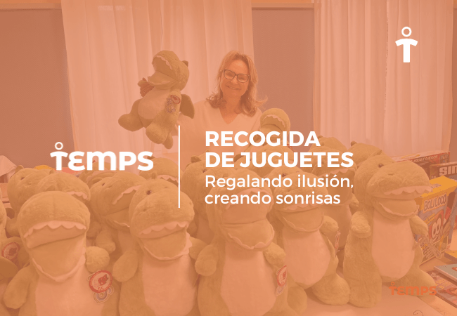 Volunteer standing behind a table full of stuffed dinosaur toys at a toy drive event, with the message 'Recogida de juguetes' visible.