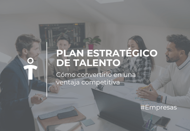 EMPRESAS Equipo de trabajo discutiendo un plan estratégico de talento en una sala de reuniones, frente a una pantalla con gráficos