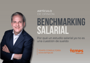 Opinion article cover: a smiling man in a dark suit on the left; bold title 'Benchmarking Salarial' with a subtitle about salary studies; Temps Consultoría logos at right.
